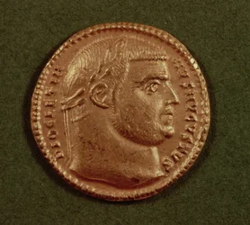 Aureus (Vorderseite) von Diokletian (284-305 n. Chr.) mit Lorbeerkranz. Inschrift: DIOCLETIANVS AVGVSTVS